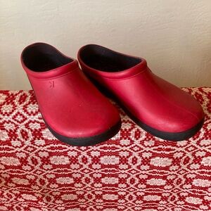 SOLD❤️Red Gardening Clogs